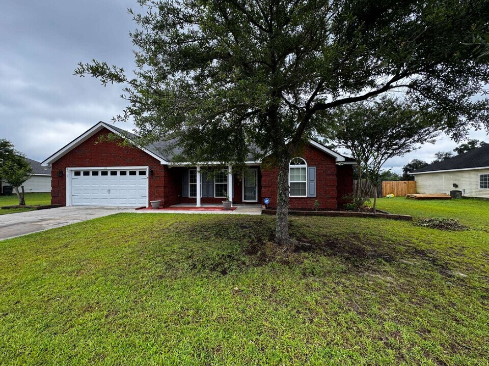 215 Mancy Garrason Loop in Ludowici, GA - Building Photo