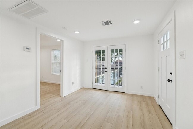 711 E 32nd St, Unit B in Houston, TX - Foto de edificio - Building Photo