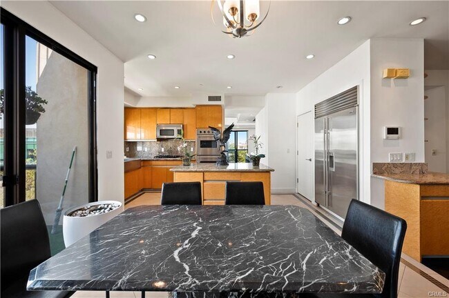 121 Canon Dr in Beverly Hills, CA - Building Photo - Building Photo