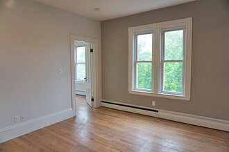 2 Ivaloo St, Unit #4-B in Somerville, MA - Building Photo - Building Photo
