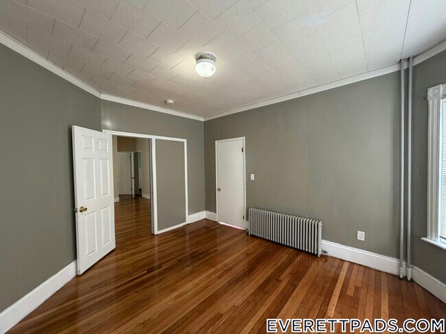 44 School St in Everett, MA - Foto de edificio - Building Photo