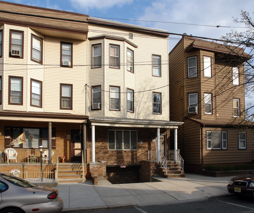 12 COOPER St in Bayonne, NJ - Foto de edificio