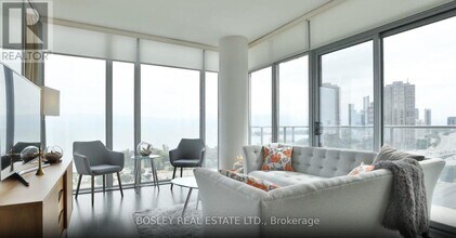 103 The Queensway in Toronto, ON - Building Photo - Building Photo