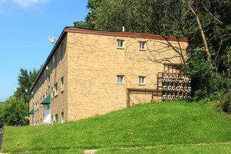 Cliffview Apartment in Cleveland, OH - Foto de edificio - Building Photo