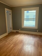 28 Gridley St, Unit 3 Bedrooms in Bristol, CT - Foto de edificio - Building Photo