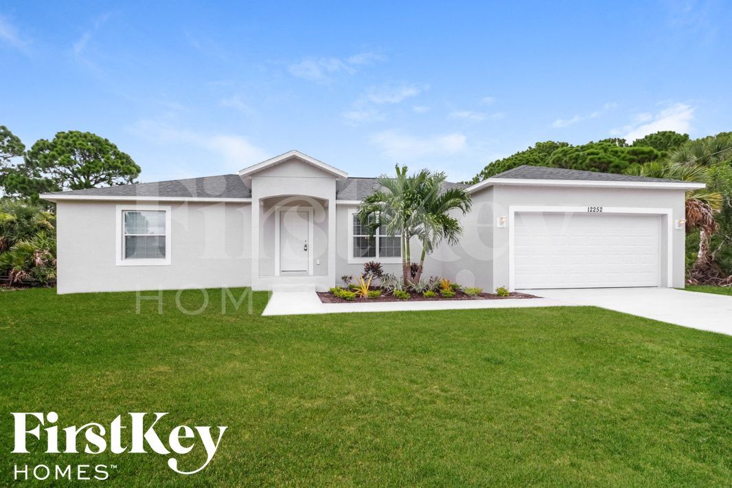 12252 Clarendon Ave in Port Charlotte, FL - Building Photo