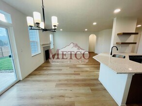 5247 Cedar View Dr in Springfield, OR - Building Photo - Building Photo