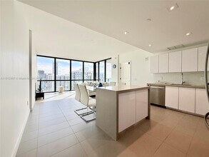 1600 NE 1st Ave in Miami, FL - Building Photo - Building Photo