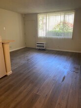 18550 Prairie St in Los Angeles, CA - Building Photo - Building Photo