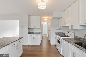 5422 Brixham Ct in Burke, VA - Building Photo - Building Photo