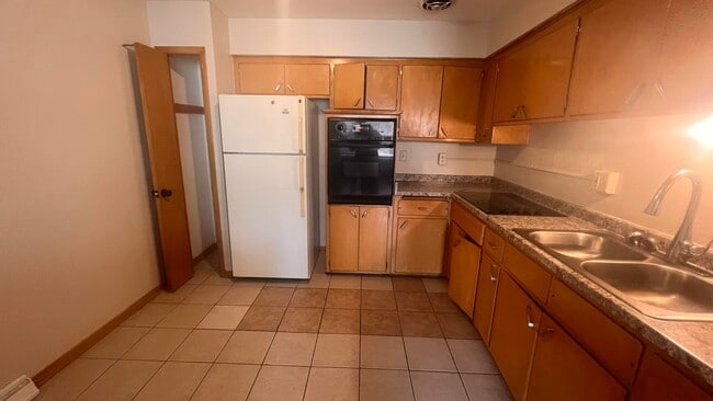 7711 W Hampton Ave in Milwaukee, WI - Building Photo - Building Photo