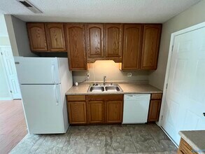 611 Adelle St SW in Hartselle, AL - Building Photo - Building Photo