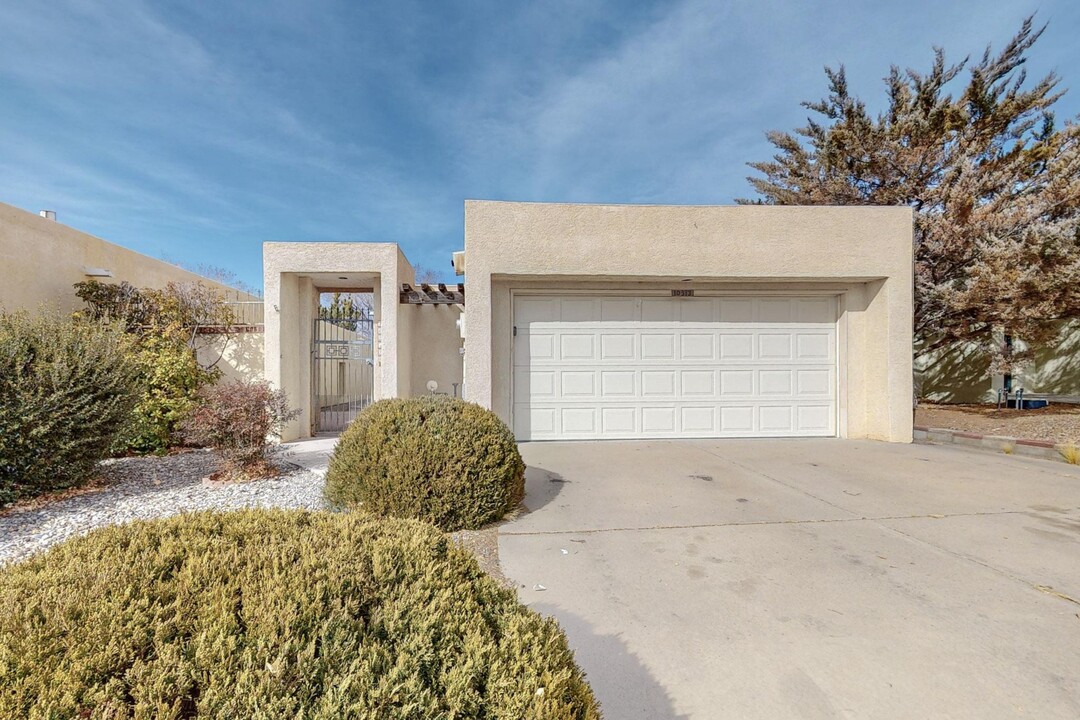 10513 Camino Del Oso NE in Albuquerque, NM - Building Photo