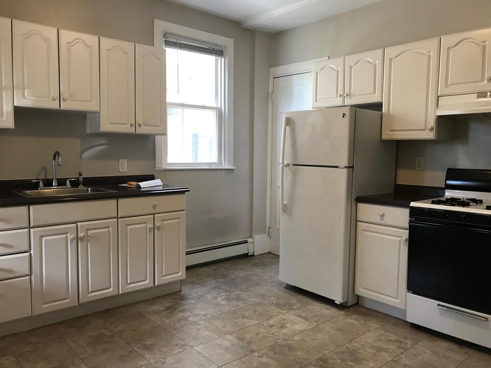 61 Dana St in Cambridge, MA - Building Photo