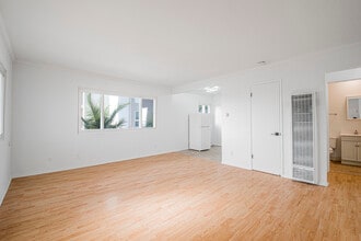 5869B W 88th St, Unit 5869B in Los Angeles, CA - Foto de edificio - Building Photo