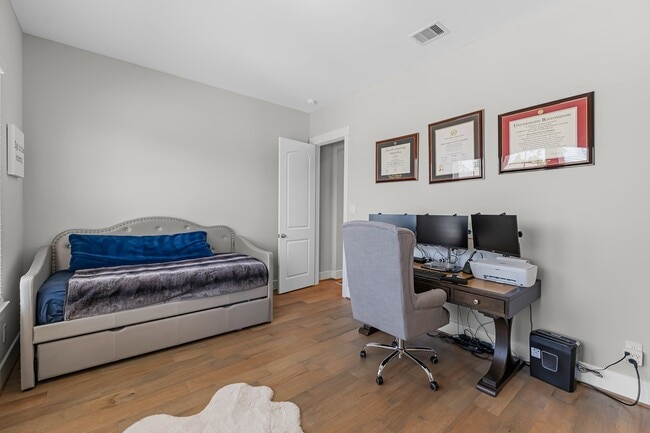 property at 11 Thorpe Ln