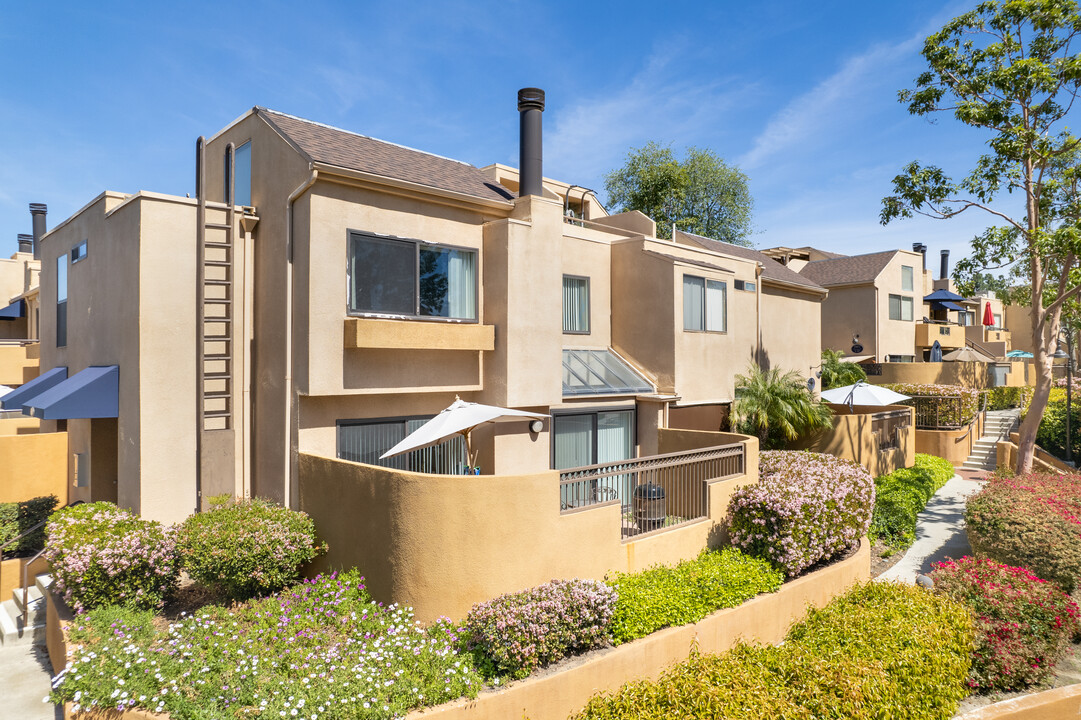 Village of Charelain in El Toro, CA - Foto de edificio