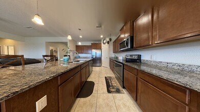 1516 Banner Elk St in Valrico, FL - Building Photo - Building Photo