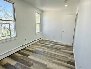 227 Mill St, Unit 3 in Paterson, NJ - Building Photo - Building Photo