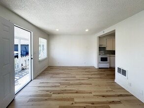 2210 W 19th Ave in Eugene, OR - Building Photo - Building Photo
