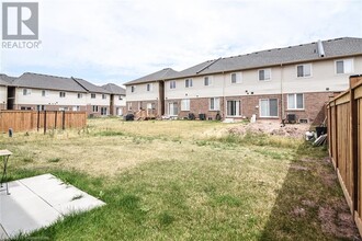 107 Sonoma Ln in Hamilton, ON - Building Photo - Building Photo