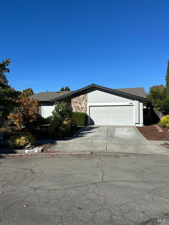 4248 Leafwood Cir E in Santa Rosa, CA - Building Photo