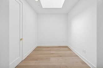 100 E Putnam Ave in Greenwich, CT - Building Photo - Building Photo