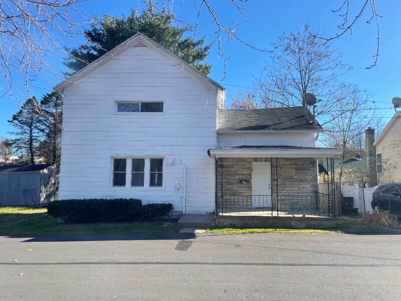 1024 Walnut St in Taylor, PA - Foto de edificio