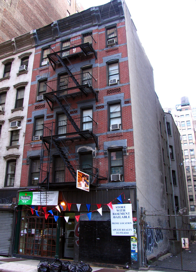 331 W 38th St in New York, NY - Foto de edificio - Building Photo