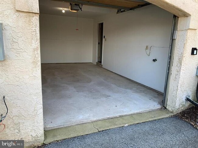 property at 468 Lynetree Dr