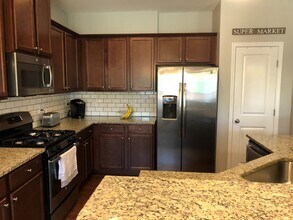451 Whispering Breeze Ln in Summerville, SC - Building Photo - Building Photo