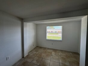 7825 40th Ave Dr W in Bradenton, FL - Building Photo - Building Photo