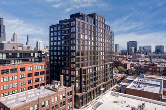 Embry West Loop in Chicago, IL - Building Photo - Building Photo