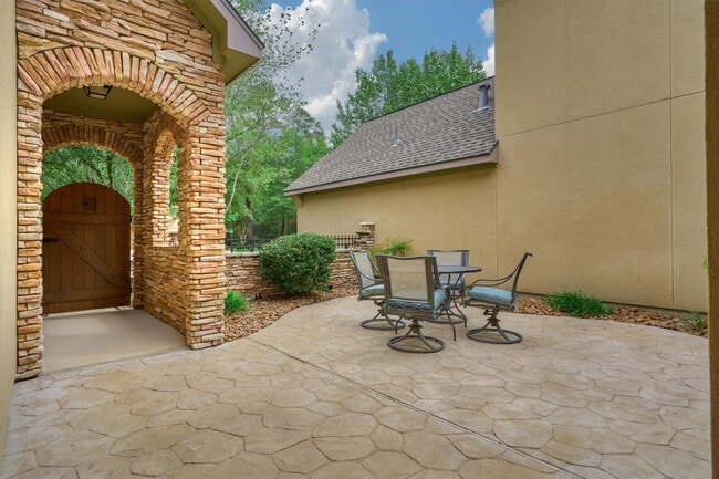 property at 15 Cobble Gate Pl