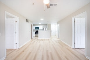 Edge Estates in Beaumont, TX - Building Photo