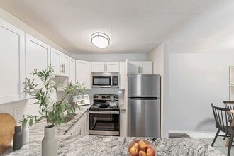 Park Village West in Westborough, MA - Foto de edificio - Building Photo