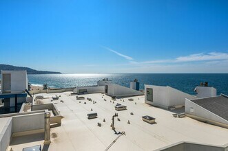 565 Esplanade in Redondo Beach, CA - Foto de edificio - Building Photo