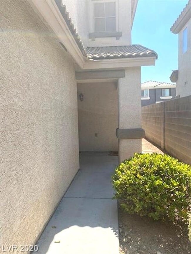 9645 Deer Park Ave in Las Vegas, NV - Building Photo - Building Photo