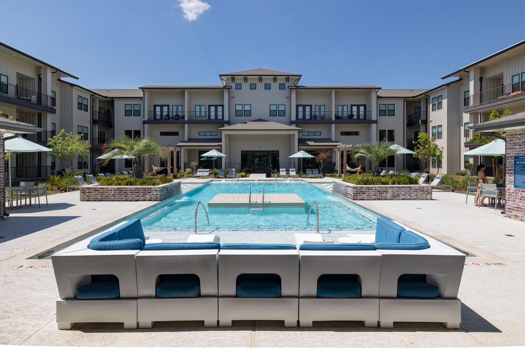 The Strake at Grand Central in Conroe, TX - Foto de edificio