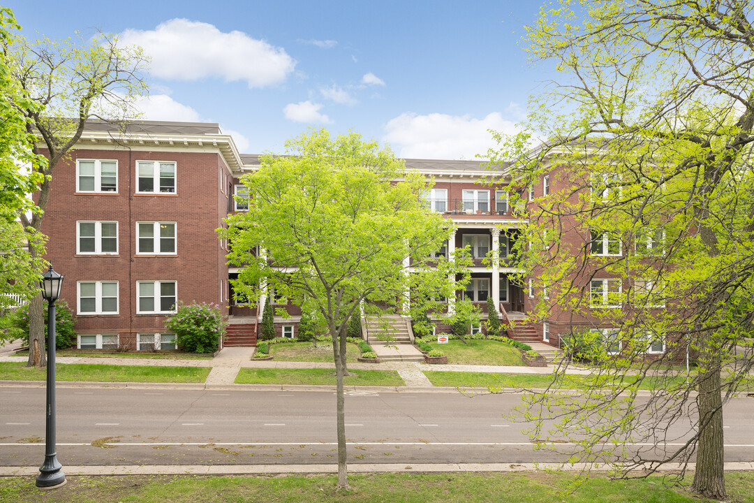 Franklin in Minneapolis, MN - Building Photo