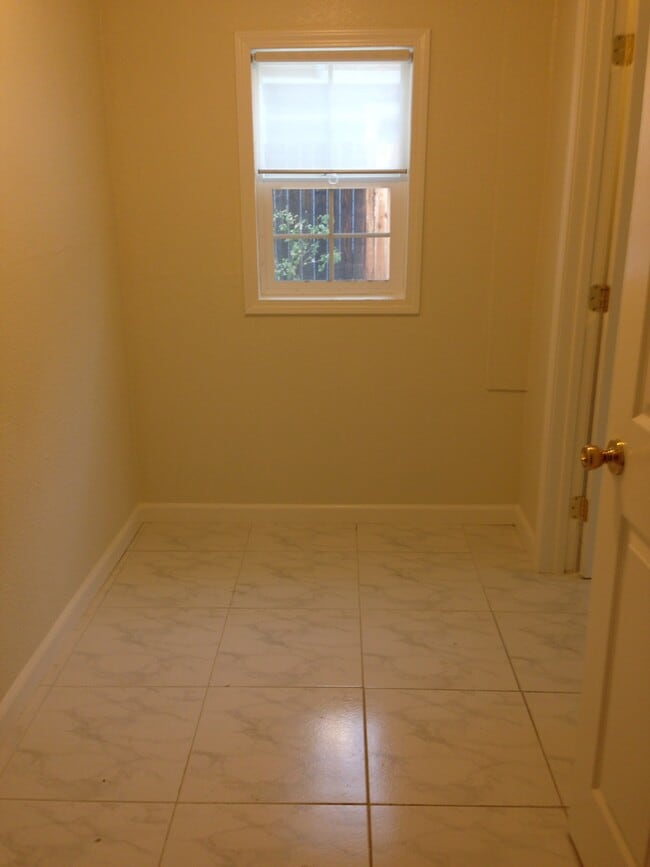 1800 Devon Ct in Concord, CA - Building Photo - Building Photo