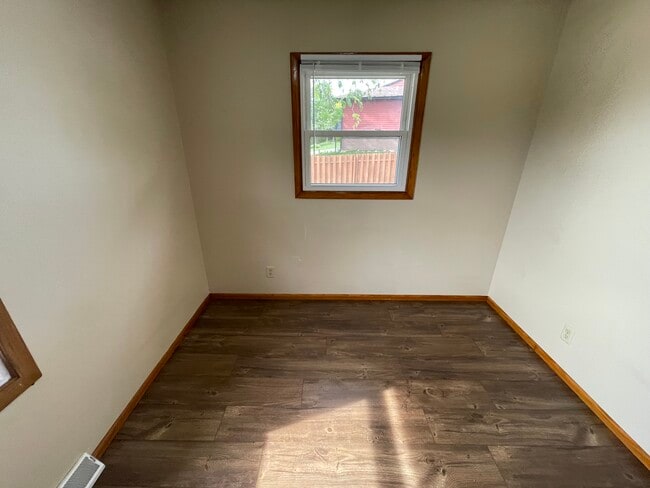 1907 Green Tree Rd, Unit 1907 in West Bend, WI - Foto de edificio - Building Photo