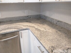 30 Touro Ave in Medford, MA - Foto de edificio - Building Photo