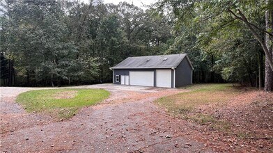 8434 Majors Rd in Cumming, GA - Foto de edificio - Building Photo