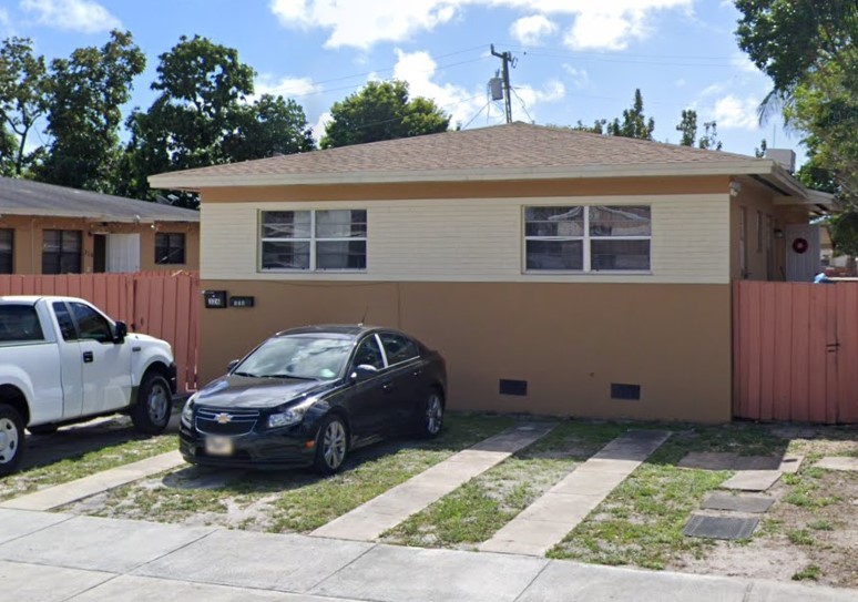 326 E 13th St in Hialeah, FL - Building Photo