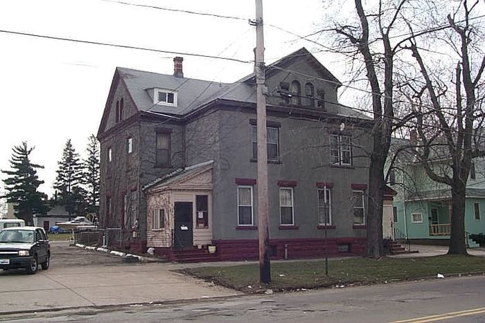 357 E 10th St in Erie, PA - Building Photo