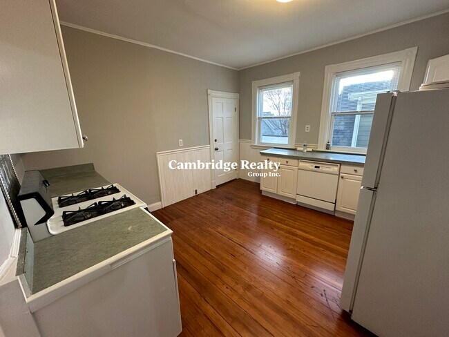 10 Farragut Ave, Unit 3T in Somerville, MA - Foto de edificio - Building Photo