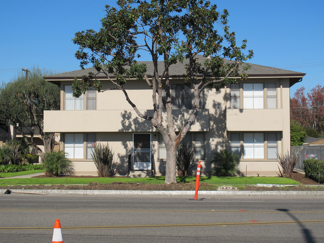 1173 E Carson St in Long Beach, CA - Foto de edificio - Building Photo