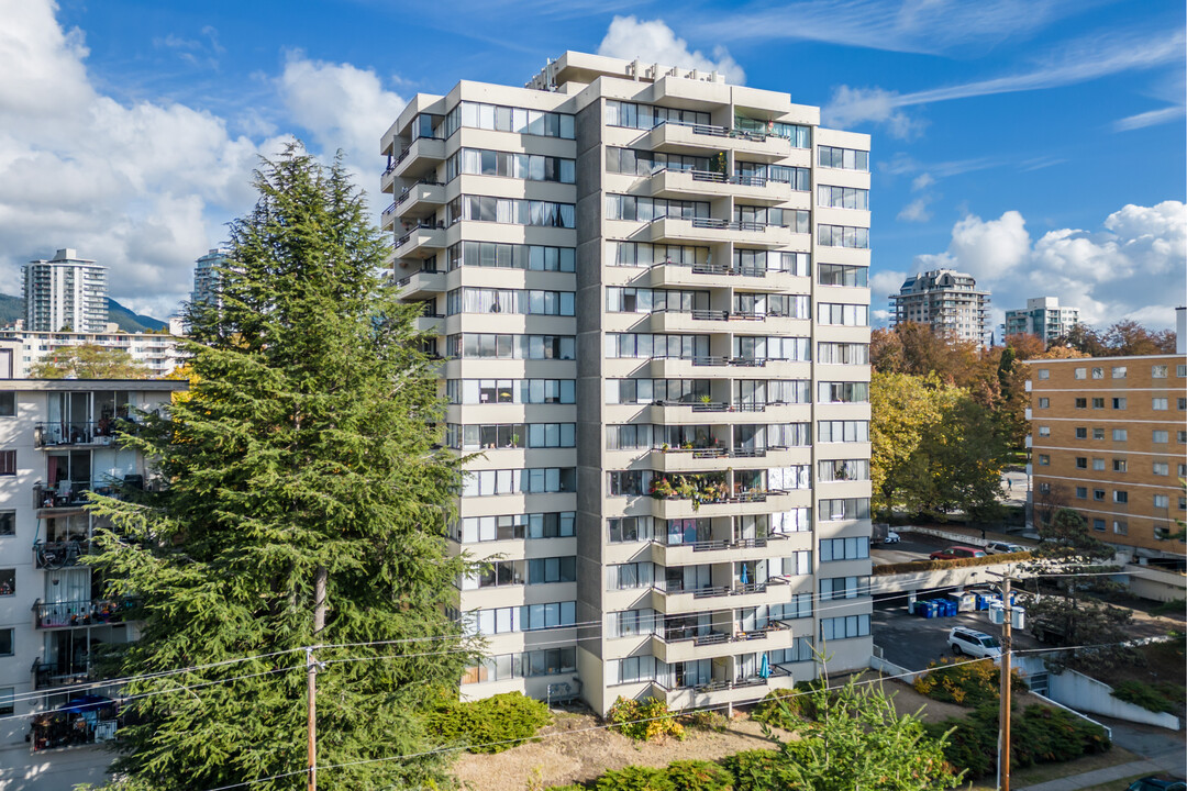 Beacon Hill Apartments in North Vancouver, BC - Building Photo