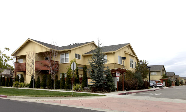 Breakers at Bayport in Alameda, CA - Foto de edificio - Building Photo